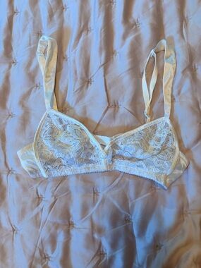 Vintage Victoria’s Secret Lace Bra 32A Made in USA Sheer Soft Cup Ivory Lingerie